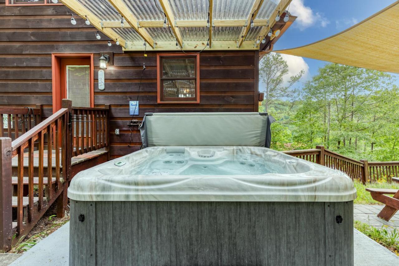 Trout N' About Your Blue Ridge Mountains Retreat, Hot Tub + Game Room! Ellijay Bagian luar foto