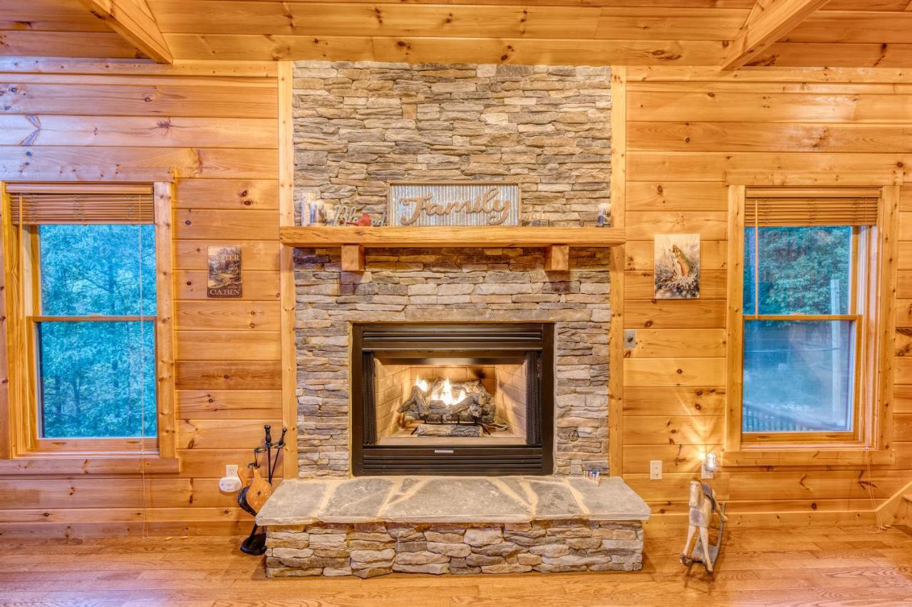 Trout N' About Your Blue Ridge Mountains Retreat, Hot Tub + Game Room! Ellijay Bagian luar foto