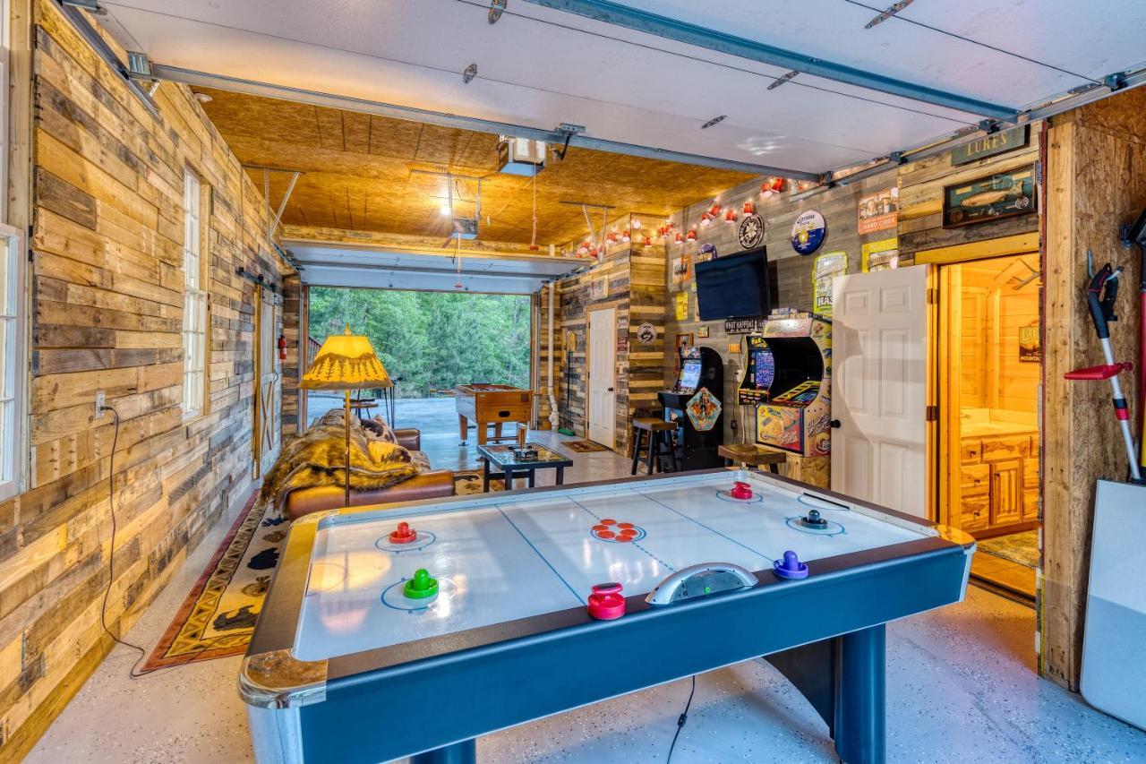 Trout N' About Your Blue Ridge Mountains Retreat, Hot Tub + Game Room! Ellijay Bagian luar foto