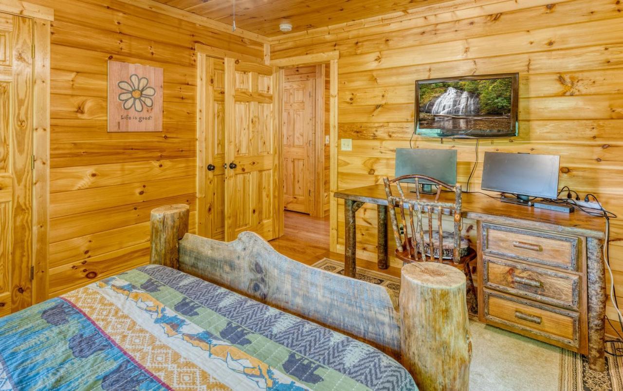 Trout N' About Your Blue Ridge Mountains Retreat, Hot Tub + Game Room! Ellijay Bagian luar foto