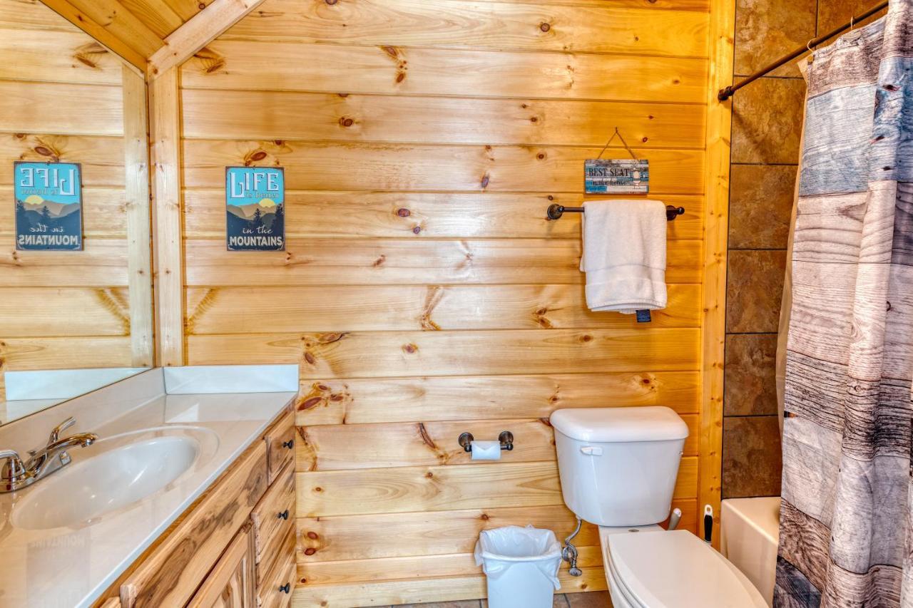 Trout N' About Your Blue Ridge Mountains Retreat, Hot Tub + Game Room! Ellijay Bagian luar foto